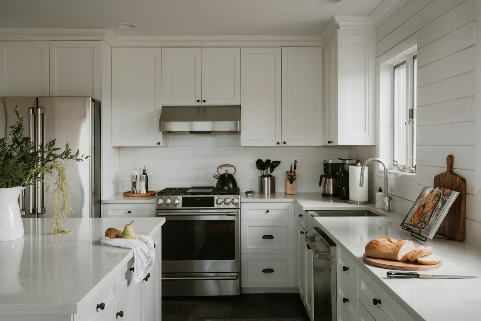 Bright contemporary kitchen